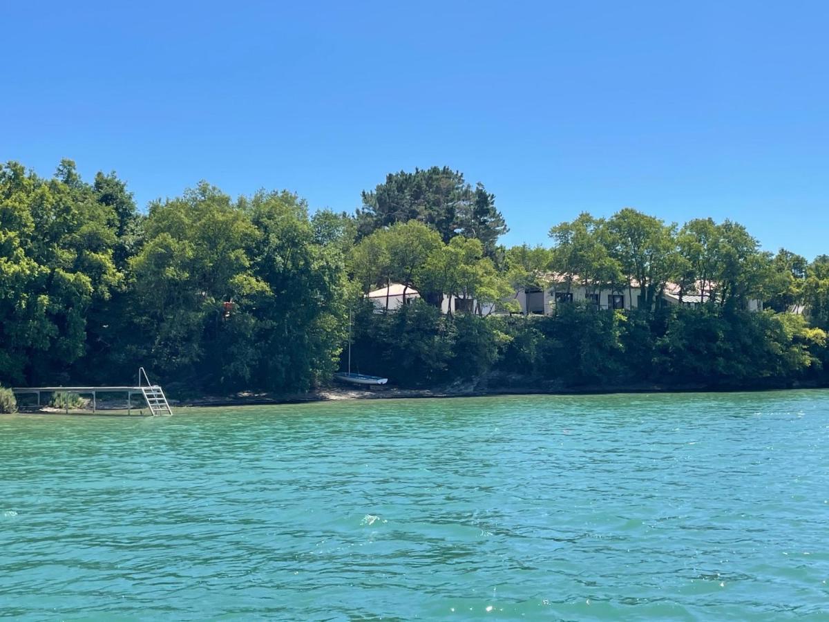 Maison En Bord De Riviere De Mer Le Fenouiller Esterno foto