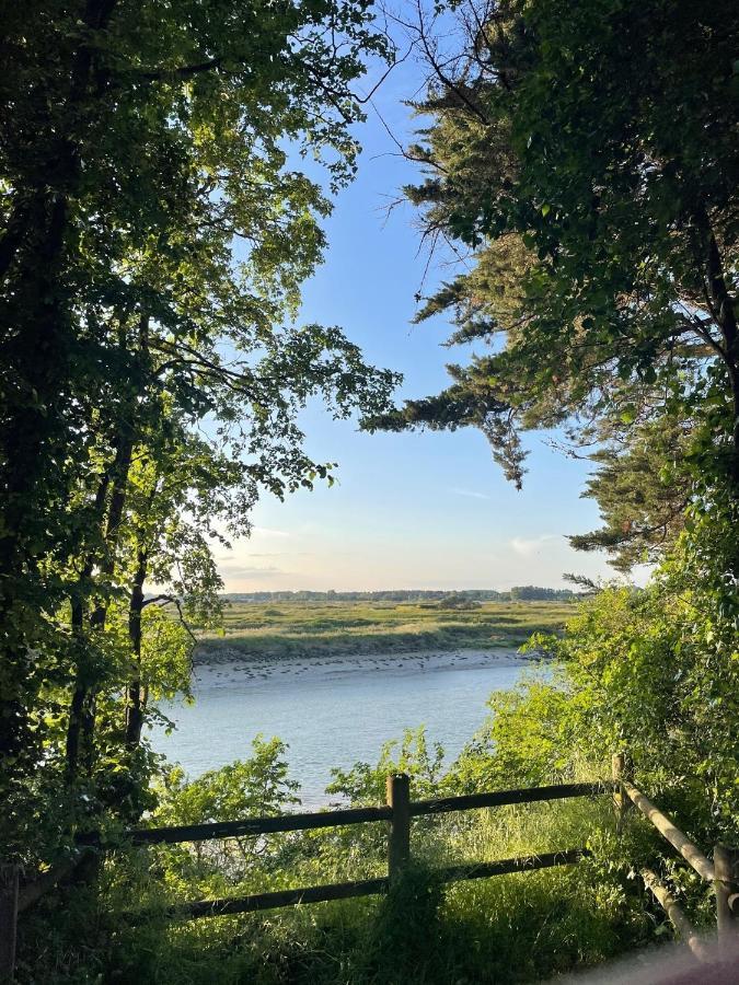 Maison En Bord De Riviere De Mer Le Fenouiller Esterno foto
